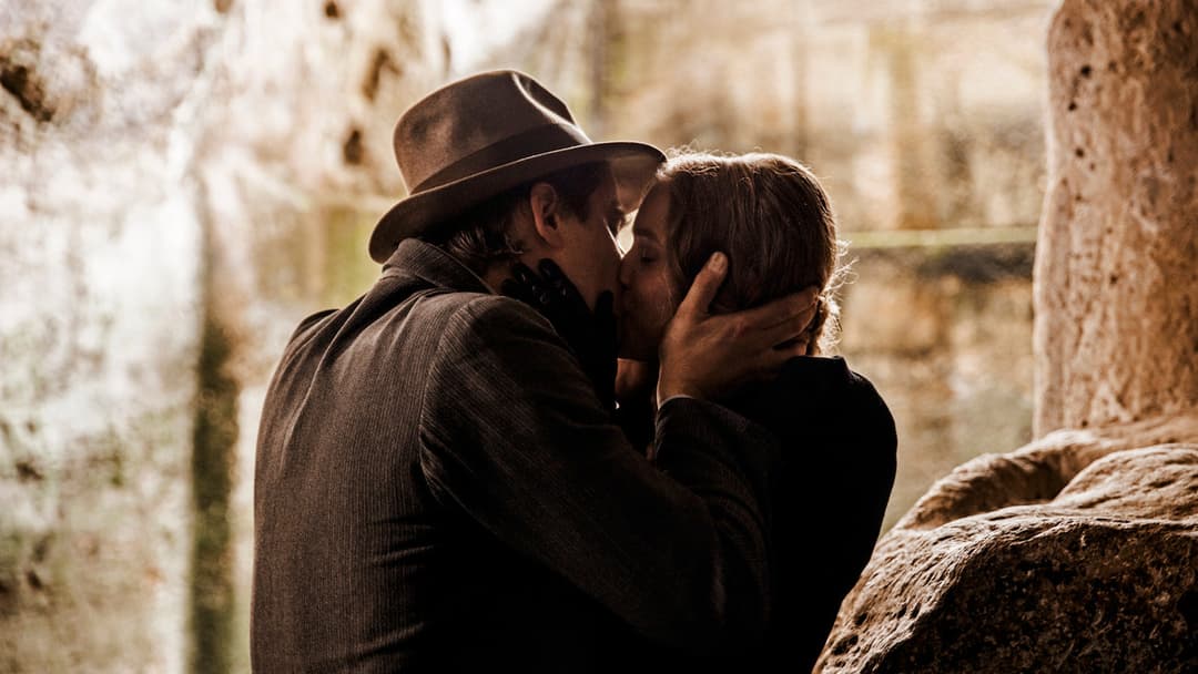 Martin Eden backdrop 10