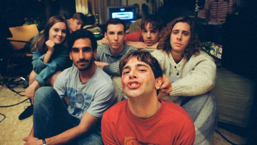 Matthias & Maxime backdrop 3