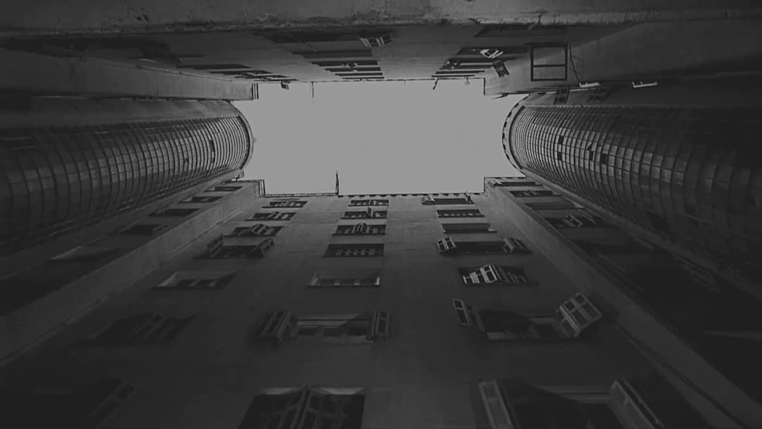 Labyrinth backdrop 17