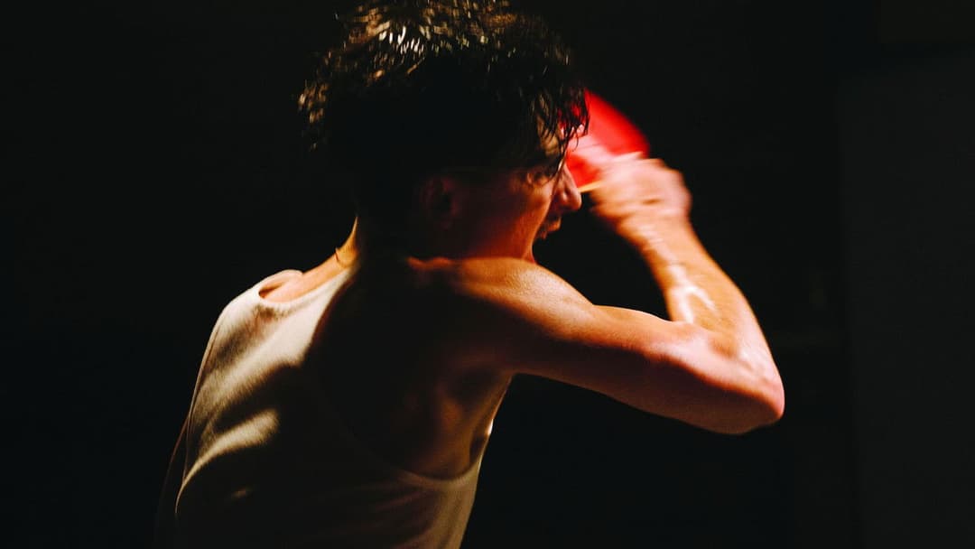 Марті Супрім. Геній комбінацій backdrop 5