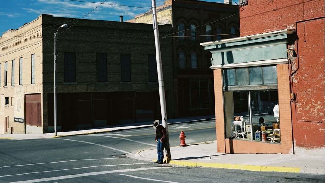 Don't Come Knocking backdrop 5