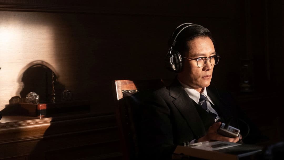 Das Attentat - The Man Standing Next backdrop 2