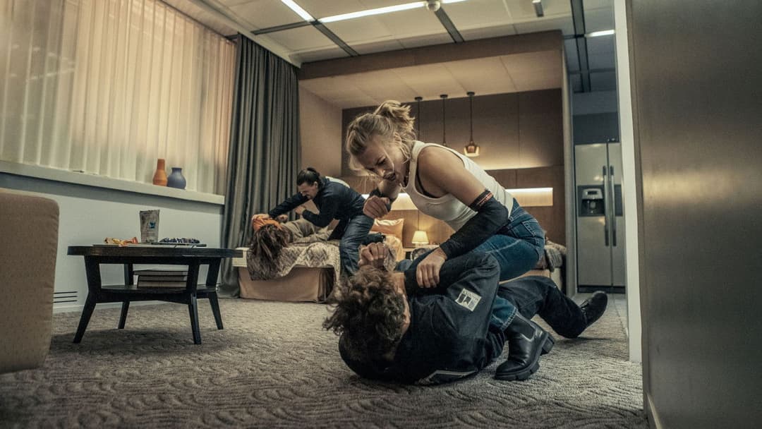 Поза юрисдикцією backdrop 4