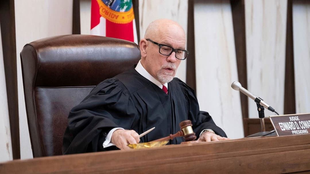 Звабливий, Поганий, Злий backdrop 12