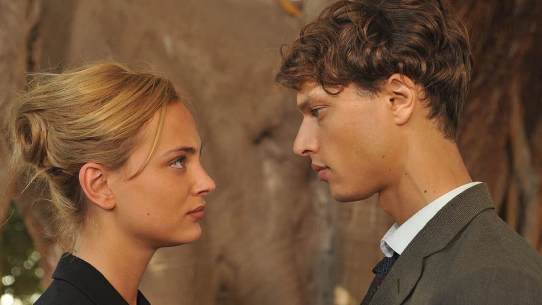 What the Day Owes the Night backdrop 13