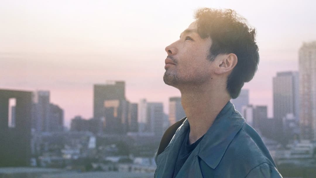 We Couldn't Become Adults backdrop 4