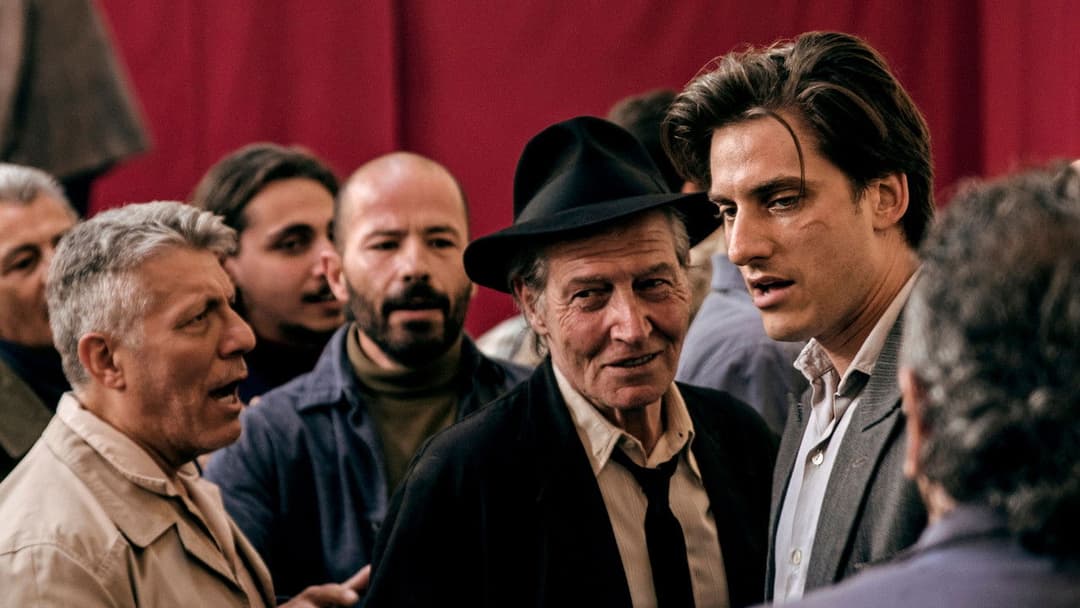 Martin Eden backdrop 9