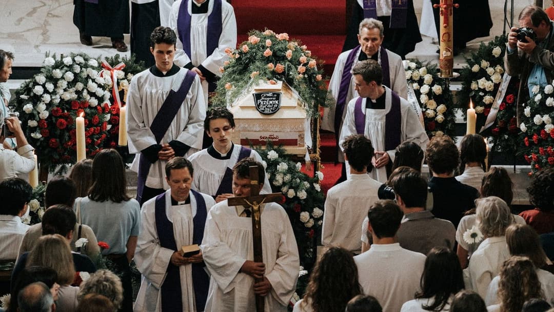 Leave No Traces backdrop 3