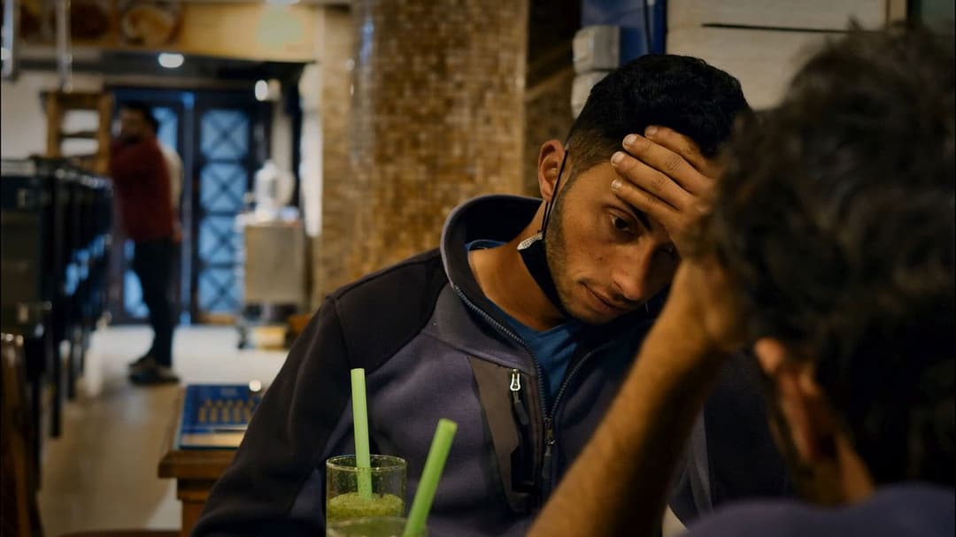 لا أرض أخرى backdrop 8