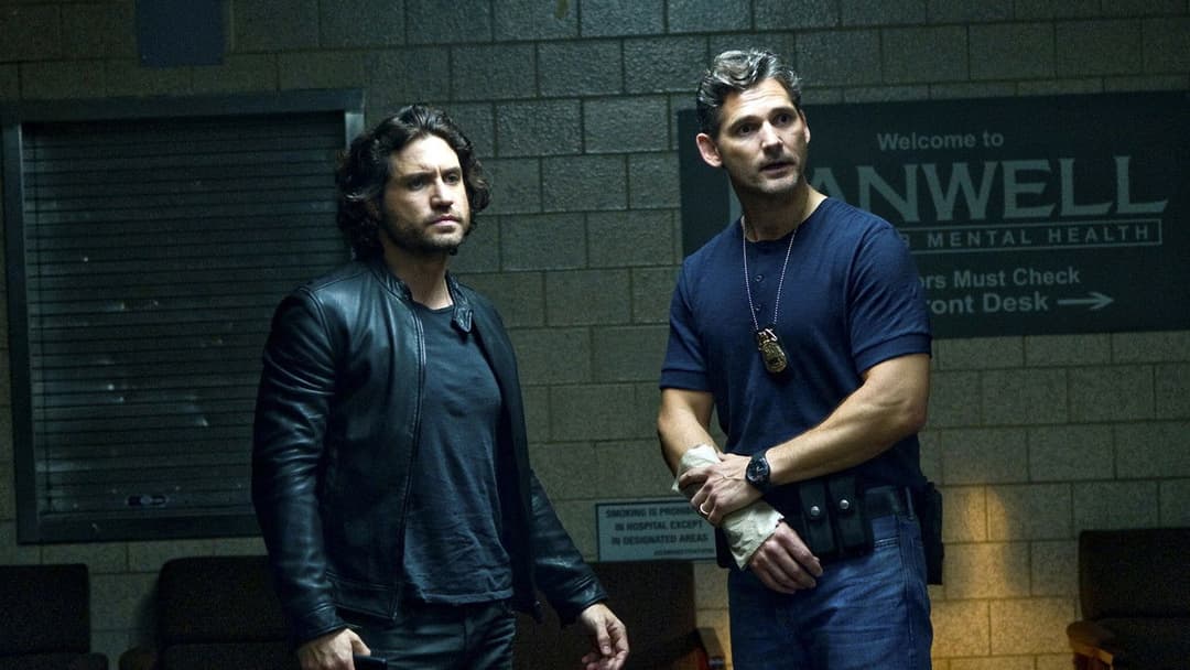 Erlöse uns von dem Bösen backdrop 9