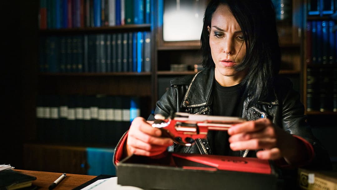 Дівчина, яка грала з вогнем backdrop 9