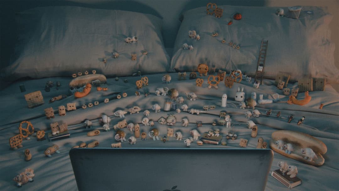 Marcel the Shell with Shoes On backdrop 8