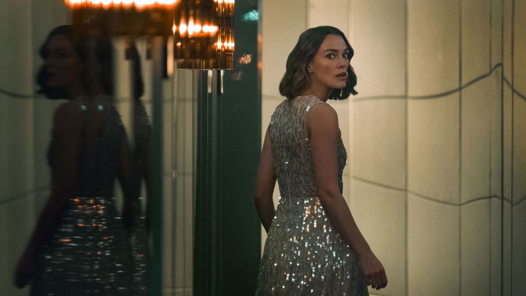 The Woman in Cabin 10 backdrop 4