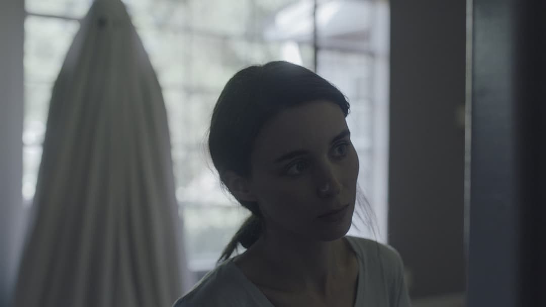 Історія примари backdrop 16