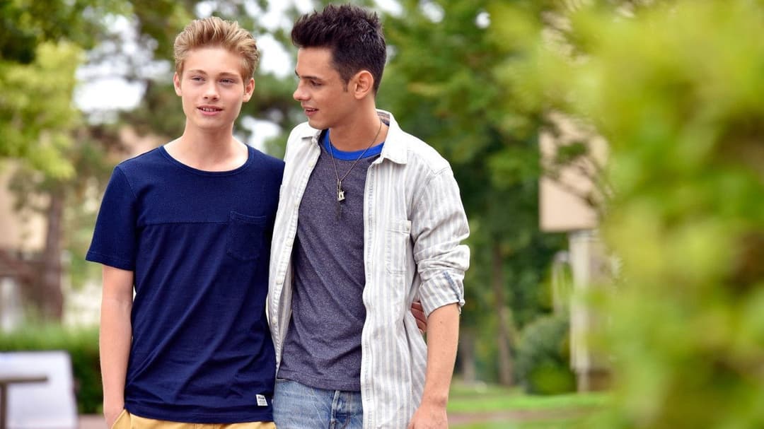 Baisers cachés backdrop 4