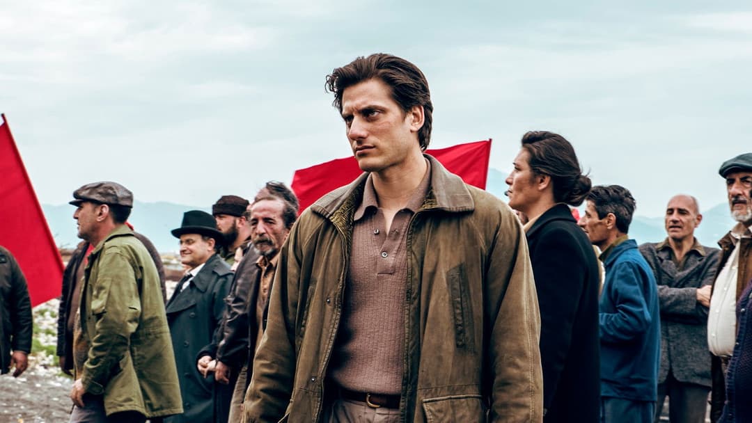 Martin Eden backdrop 12