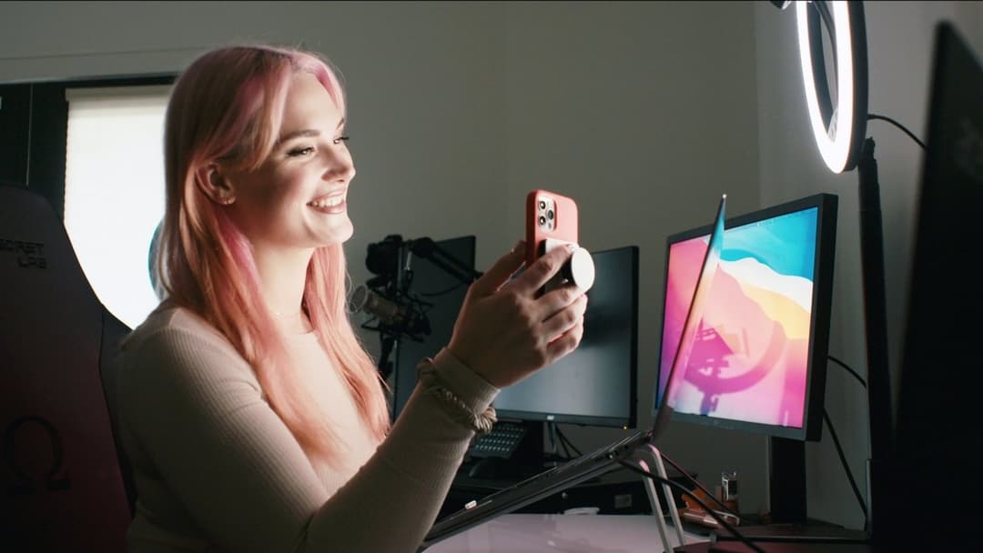 Money Shot: The Pornhub Story backdrop 4