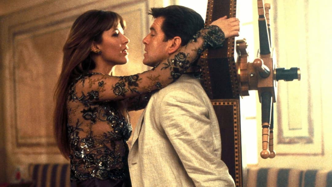 007: І цілого світу замало backdrop 6