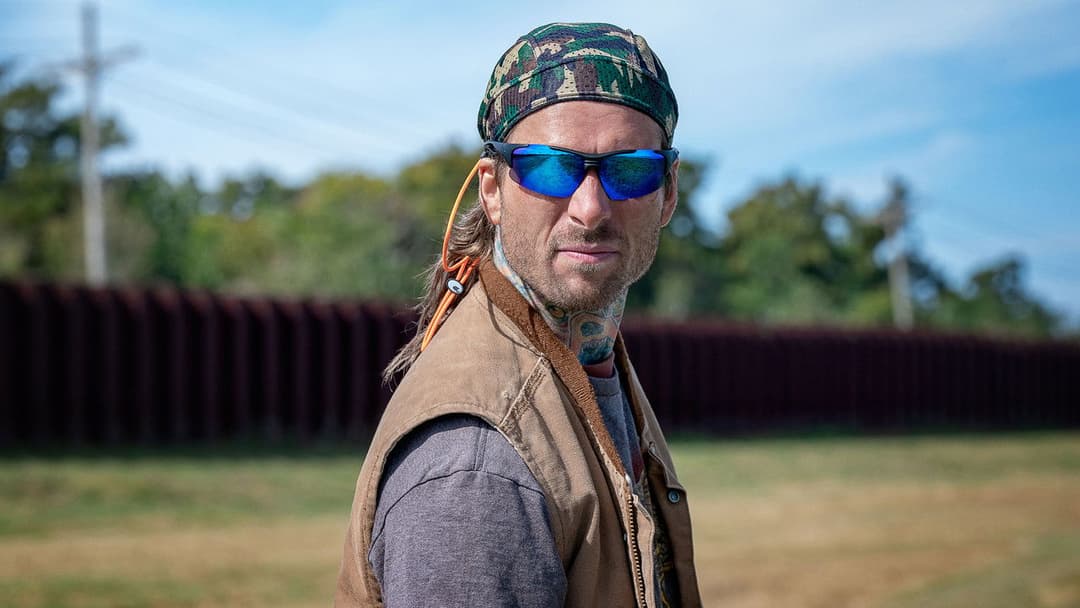 A Killer Romance backdrop 20