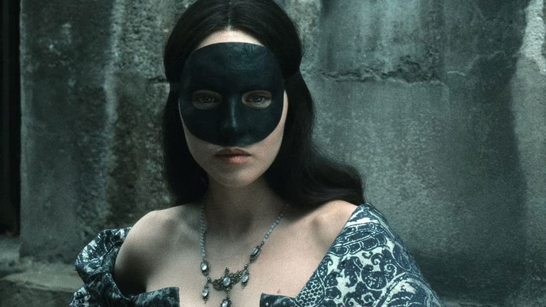 Queen Margot backdrop 3