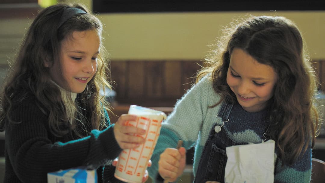 Petite Maman - Als wir Kinder waren backdrop 9