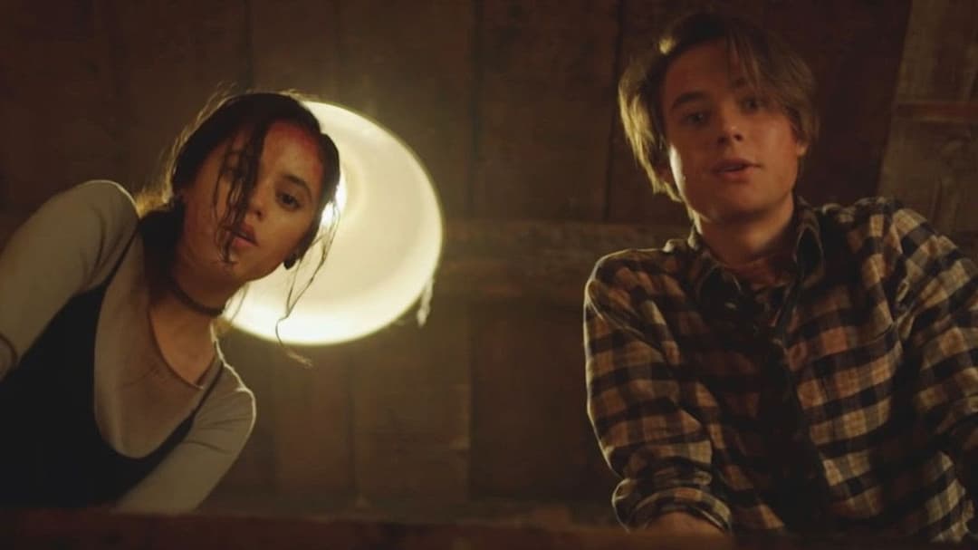 The Babysitter: Killer Queen backdrop 9