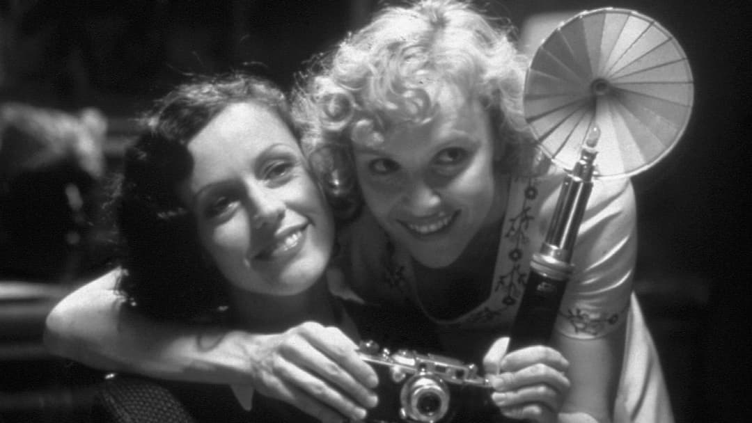 Aimée & Jaguar backdrop 3