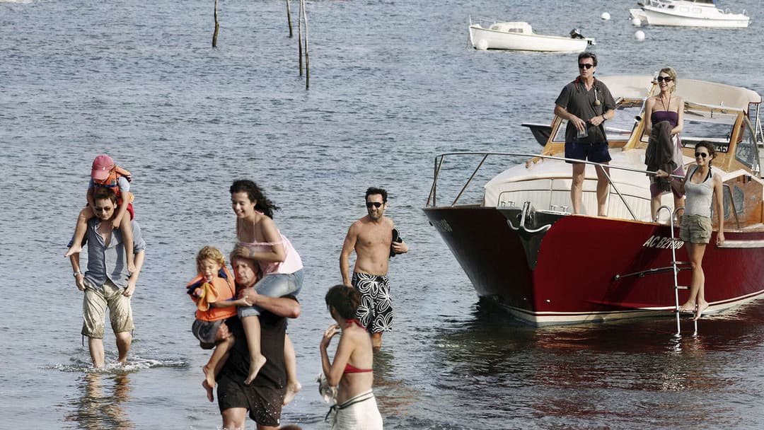 Kleine wahre Lügen backdrop 3