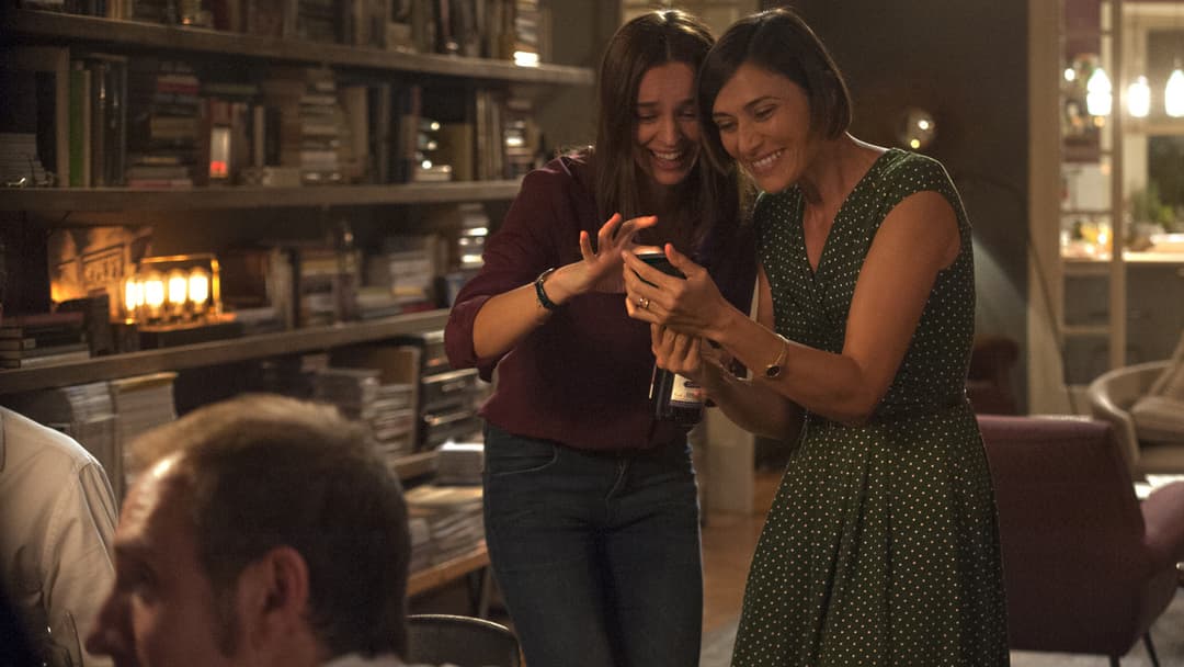 Perfect Strangers - Wie viele Geheimnisse verträgt eine Freundschaft? backdrop 5