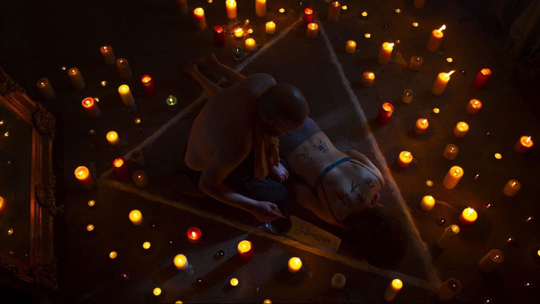 A Dark Song backdrop 8