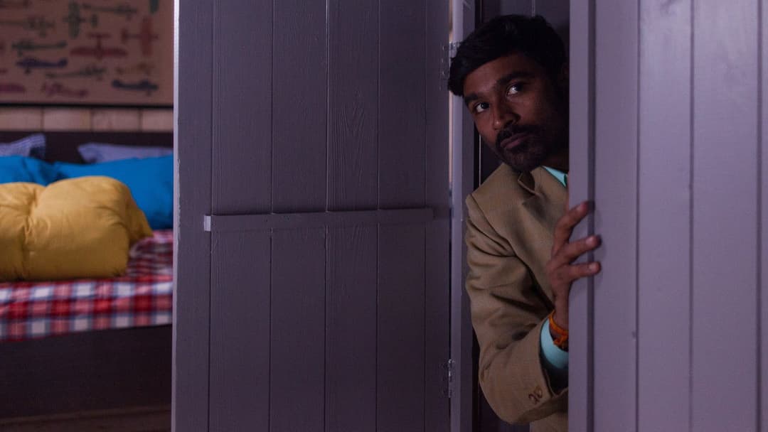 The Extraordinary Journey of the Fakir backdrop 2