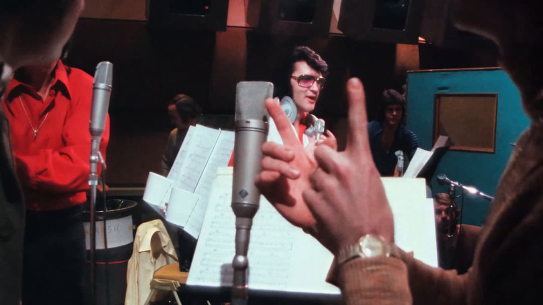 EPiC: Elvis Presley in Concert backdrop 3