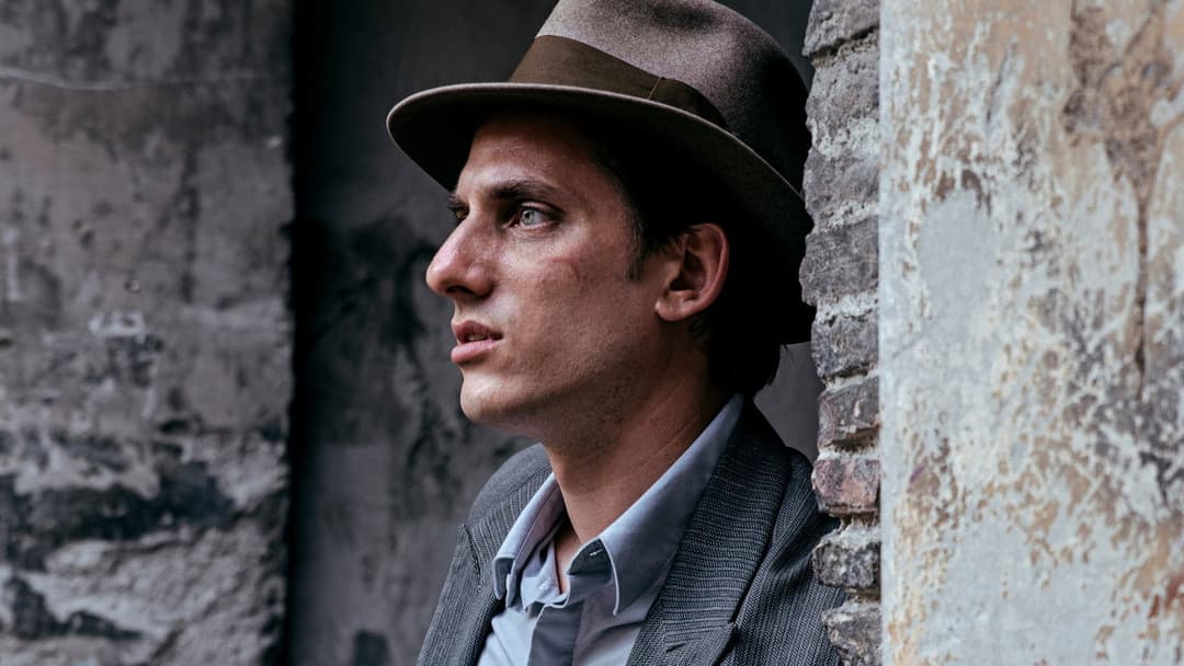 Martin Eden backdrop 7