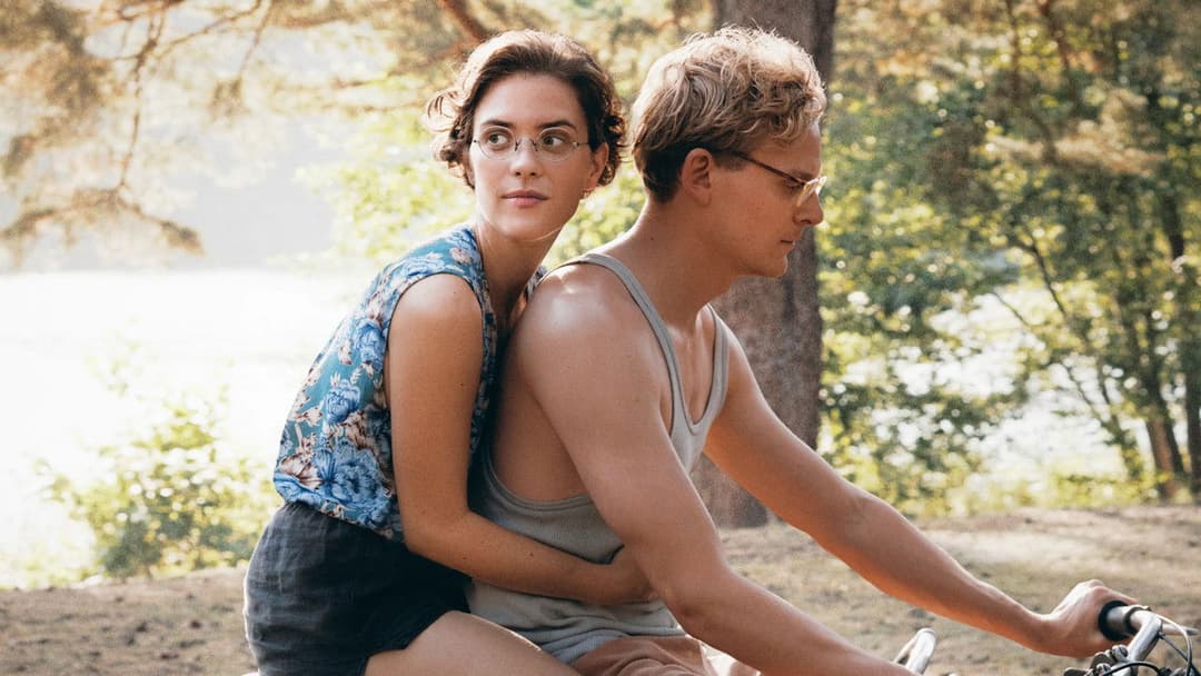 From Hilde, with Love backdrop 3