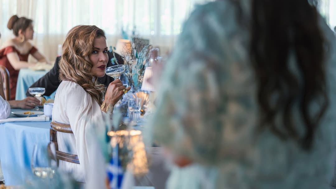 Rakkautta ja virtahepoja backdrop 2