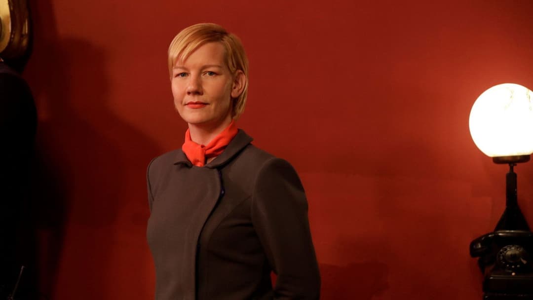 Ich bin dein Mensch backdrop 18