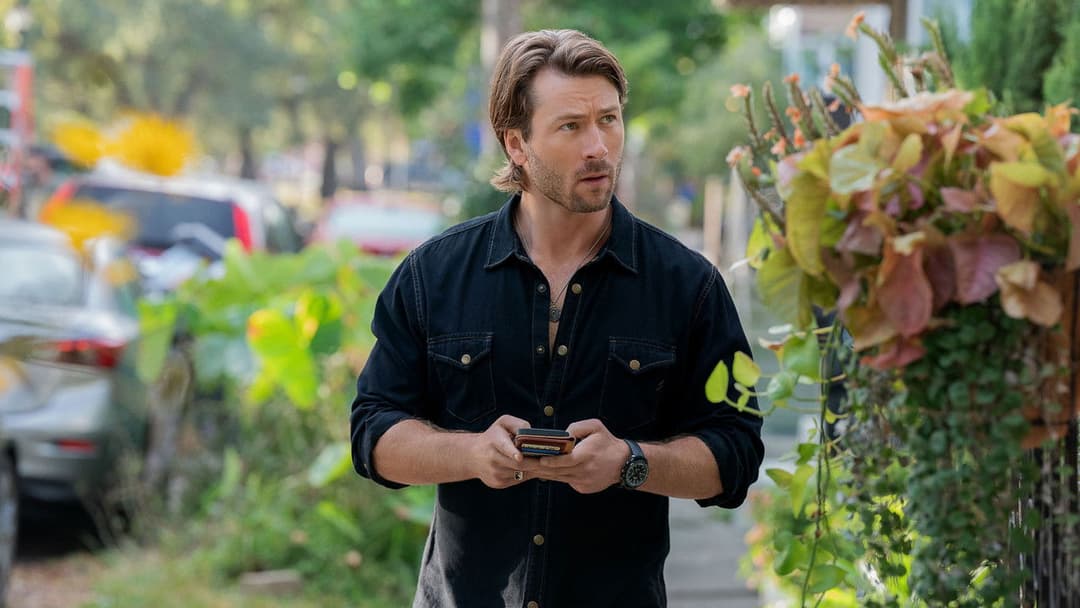 A Killer Romance backdrop 11