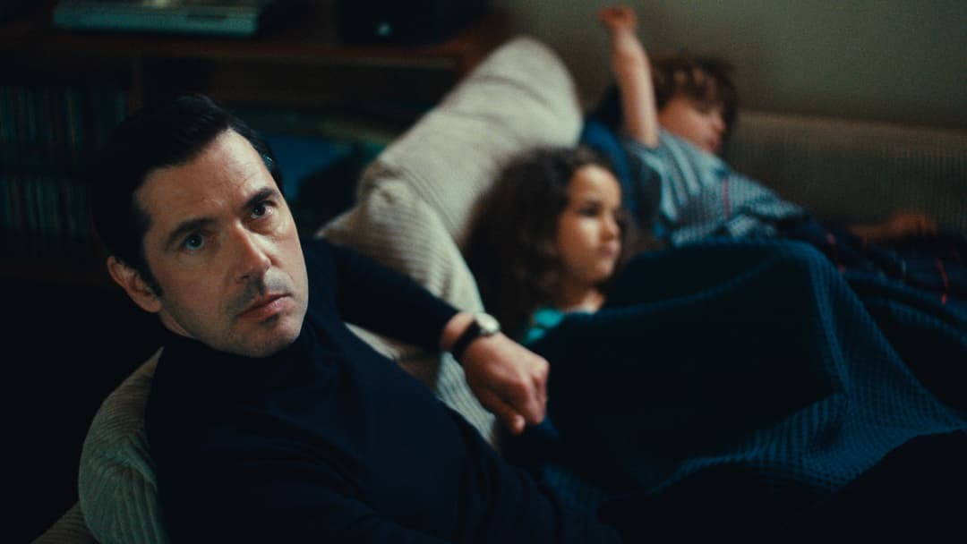 L'Amour et les Forêts backdrop 5