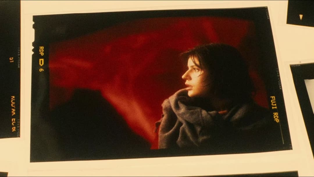 Three Colors: Red backdrop 11