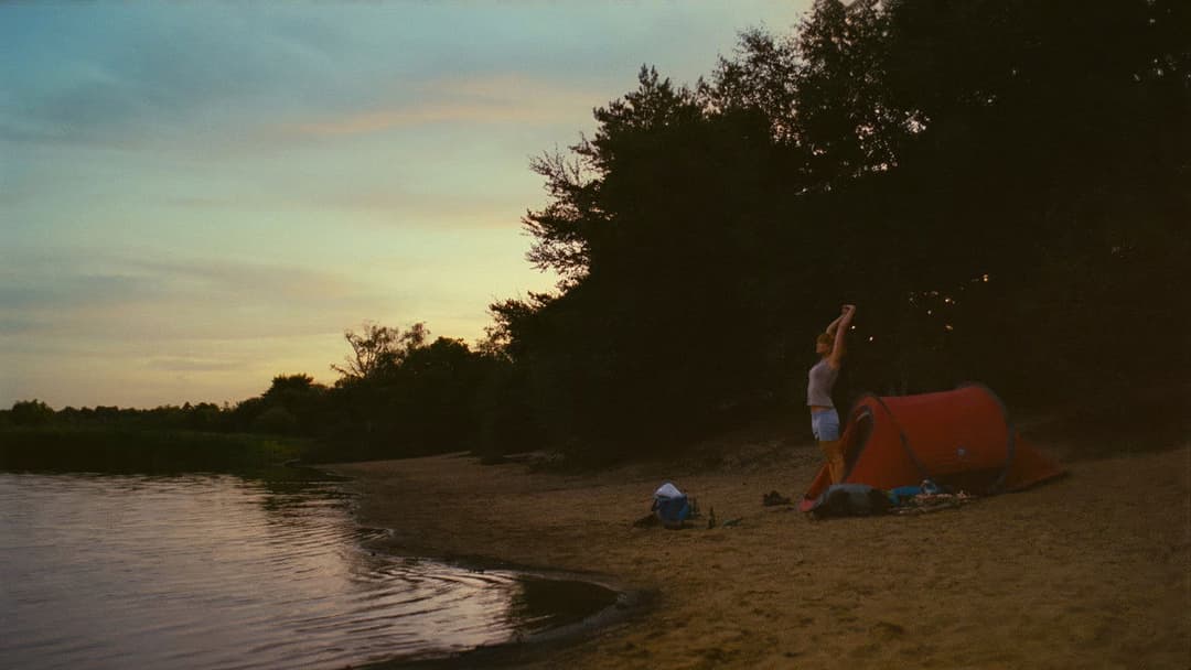 Eden Lake backdrop 18