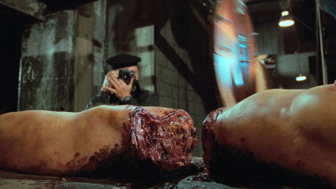 Due occhi diabolici backdrop 11