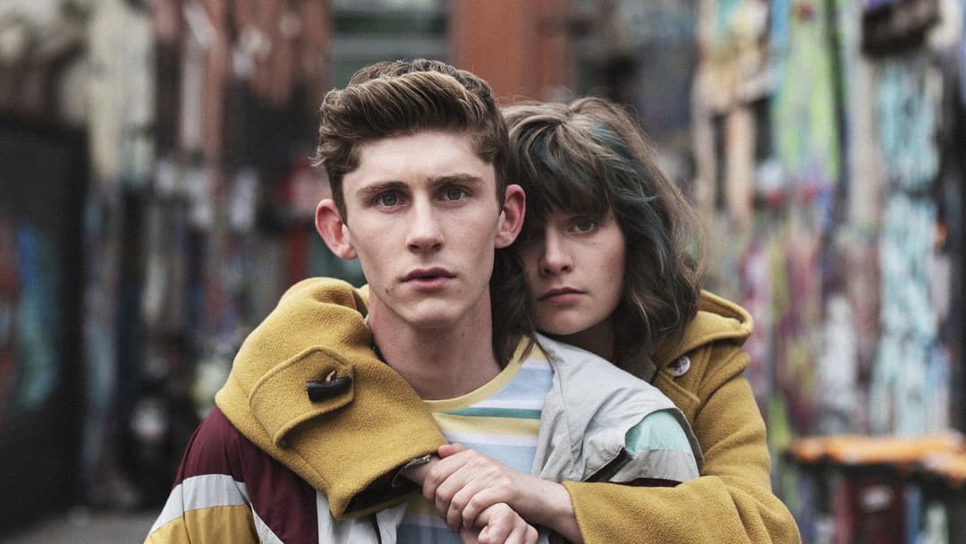 Dating Amber backdrop 3