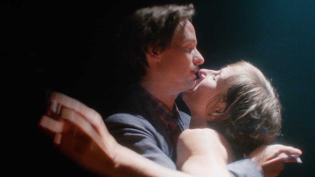 Fabian: Going to the Dogs backdrop 7