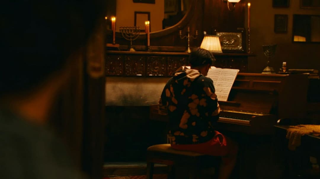 A Real Pain backdrop 14