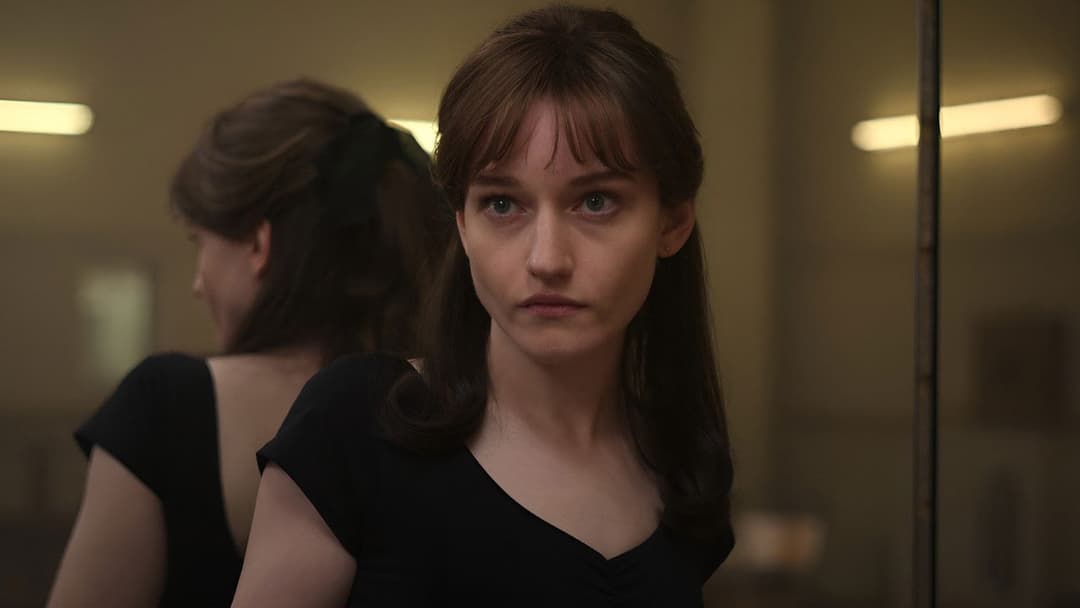 Apartment 7A backdrop 12