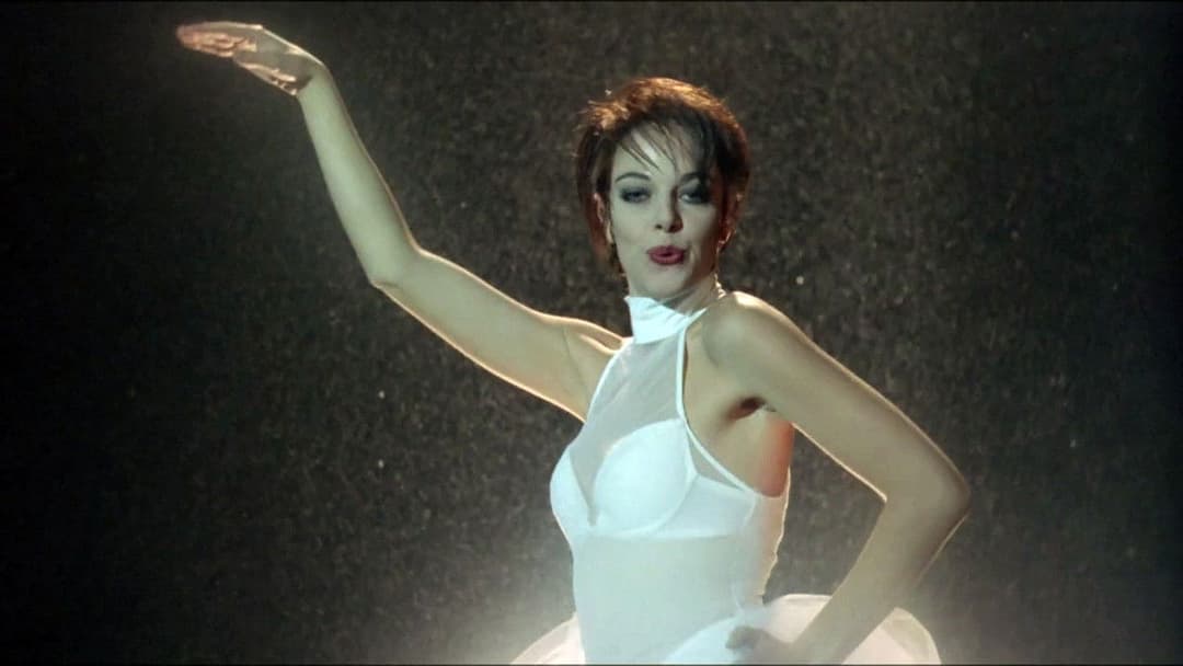 Sono pazzo di Iris Blond backdrop 2