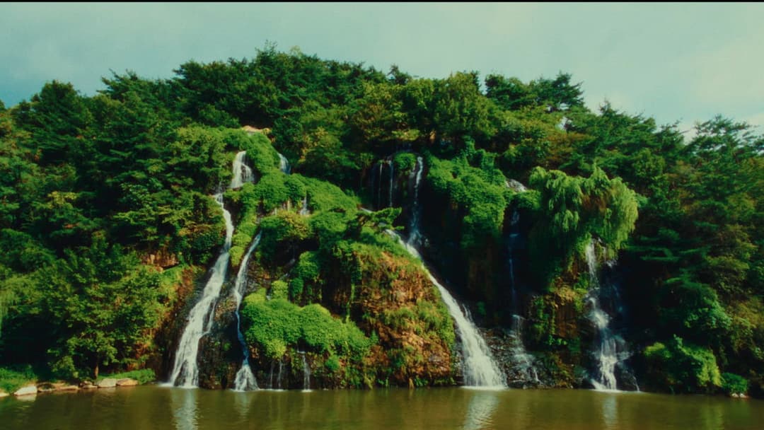 Distant Memories backdrop 6