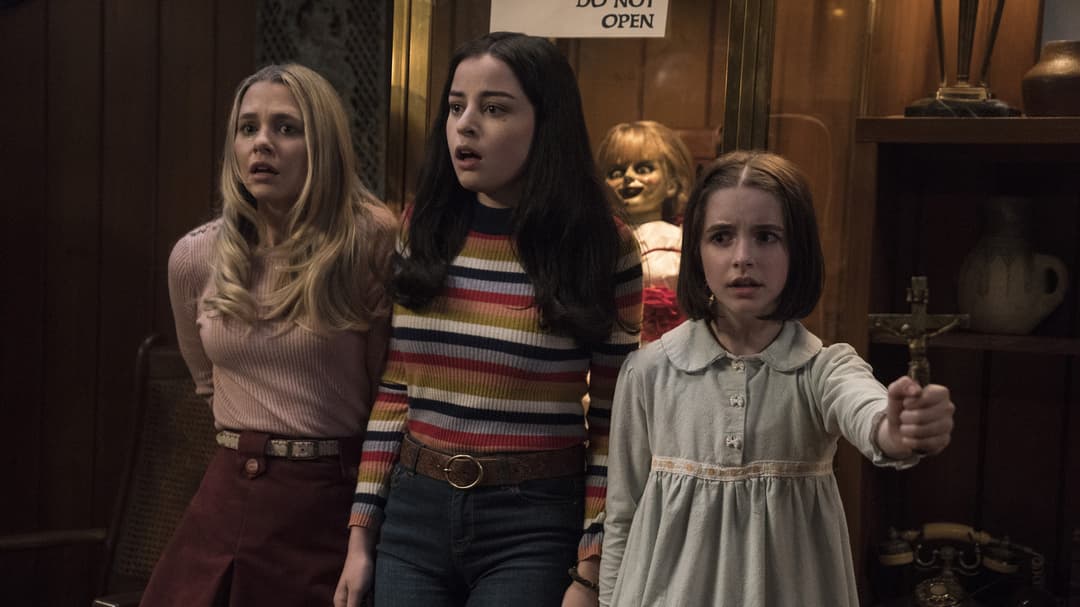 Annabelle Comes Home backdrop 3