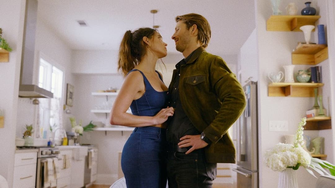 A Killer Romance backdrop 15