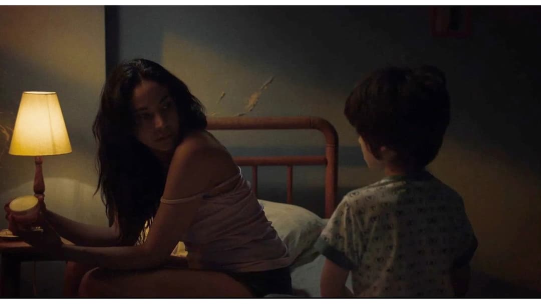 The Woman Who Cries backdrop 2